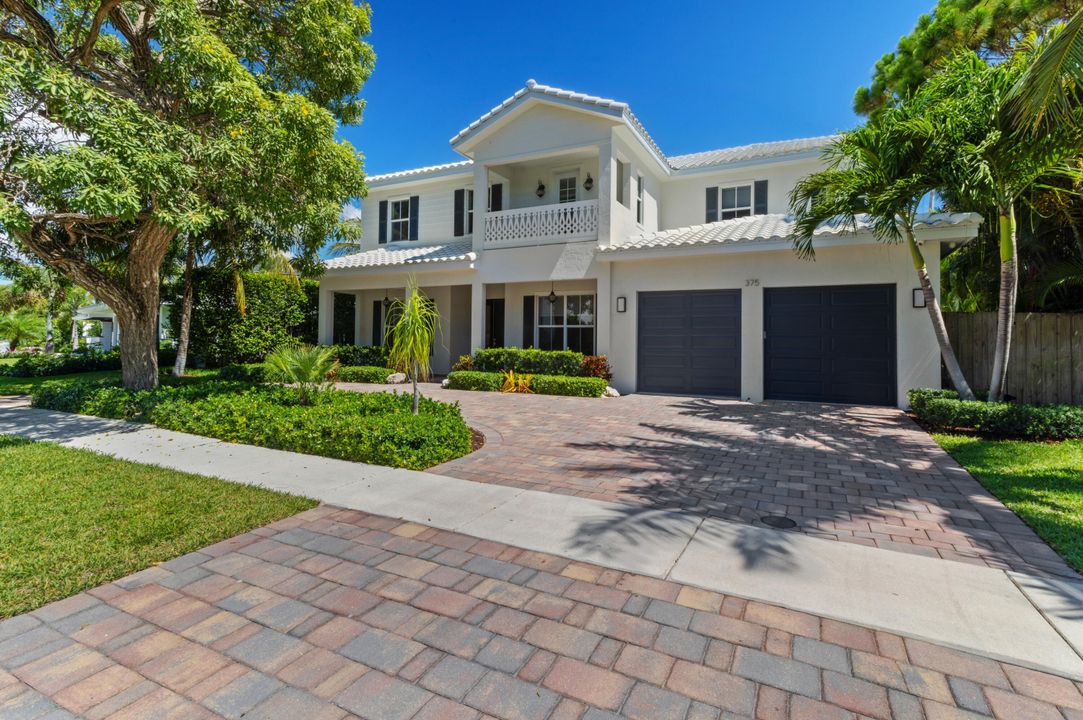 Active With Contract: $3,395,000 (5 beds, 4 baths, 3992 Square Feet)