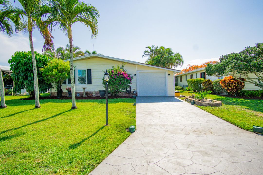 For Sale: $299,000 (2 beds, 2 baths, 1656 Square Feet)