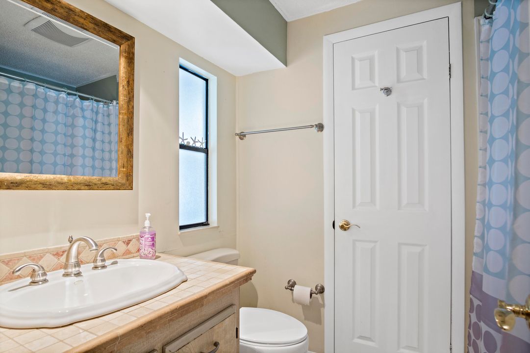 For Sale: $299,000 (2 beds, 2 baths, 1656 Square Feet)