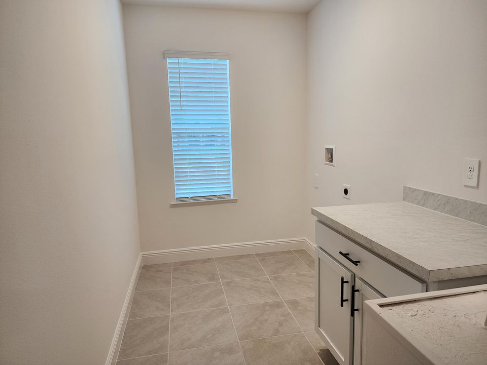 Active With Contract: $2,800 (4 beds, 2 baths, 2059 Square Feet)