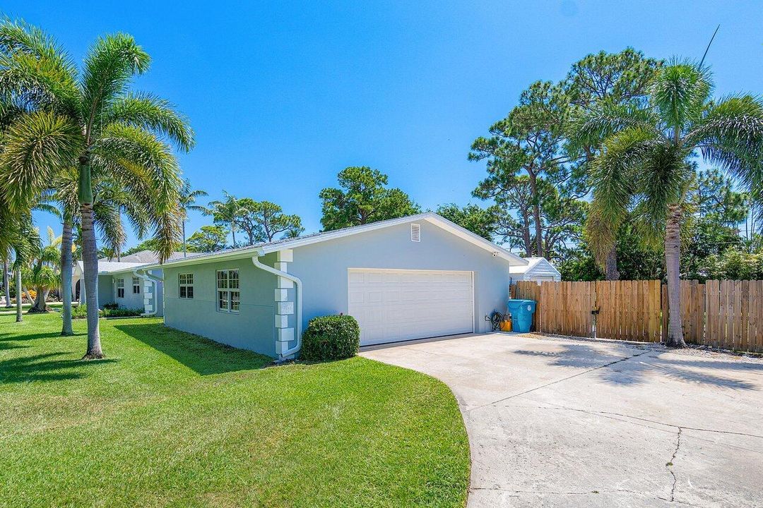 Active With Contract: $899,000 (4 beds, 3 baths, 1553 Square Feet)