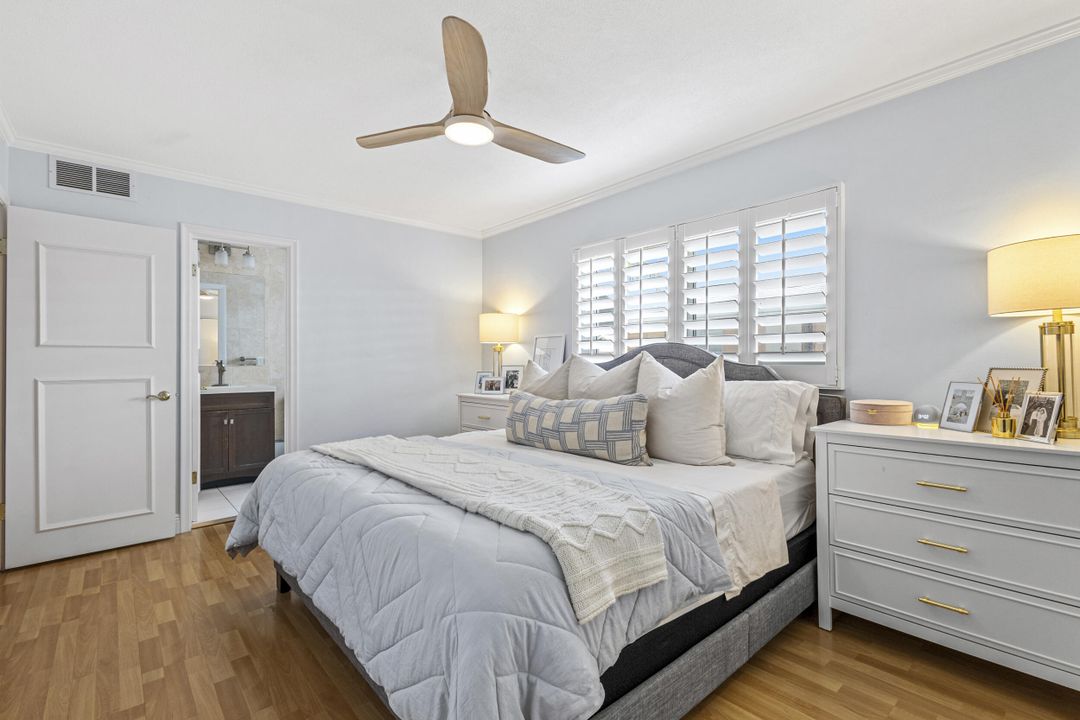 For Sale: $365,000 (2 beds, 2 baths, 990 Square Feet)