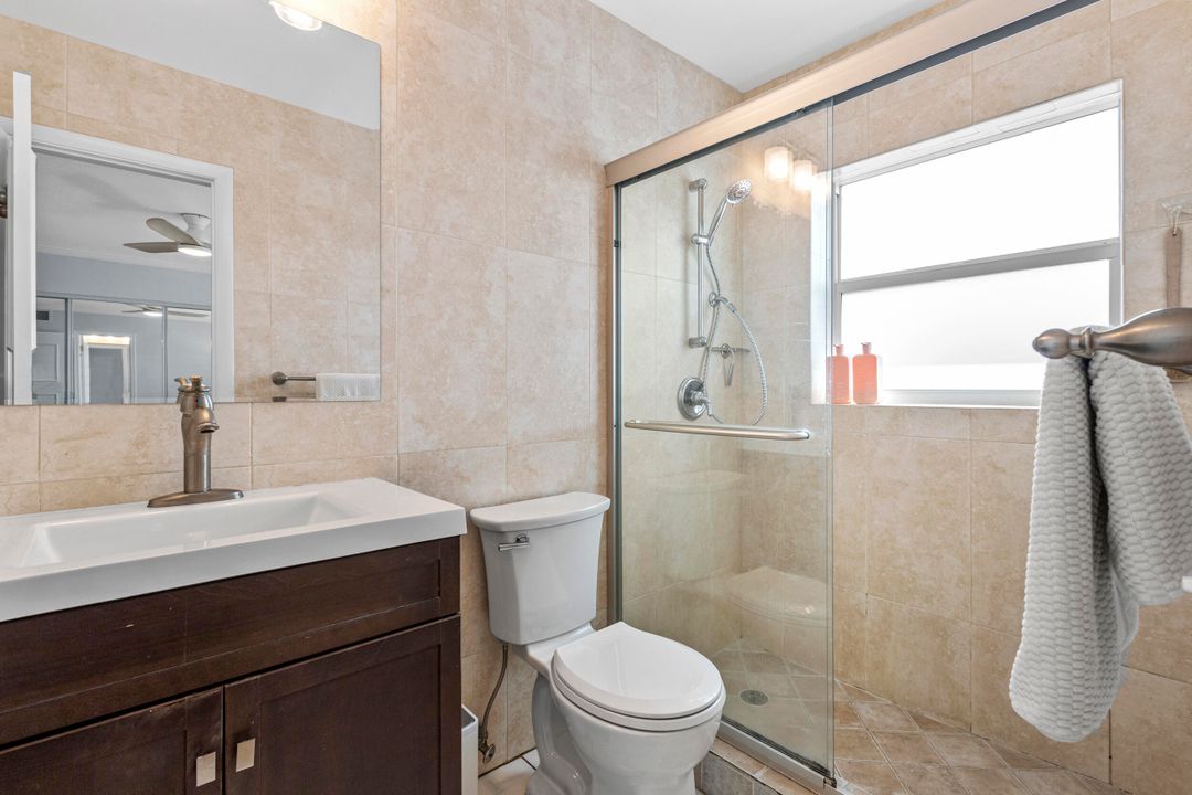 For Sale: $365,000 (2 beds, 2 baths, 990 Square Feet)