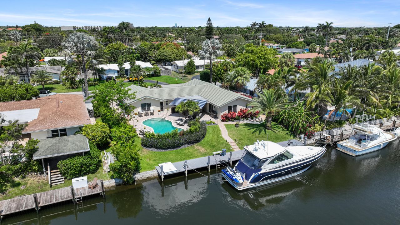 For Sale: $1,995,000 (3 beds, 2 baths, 1727 Square Feet)