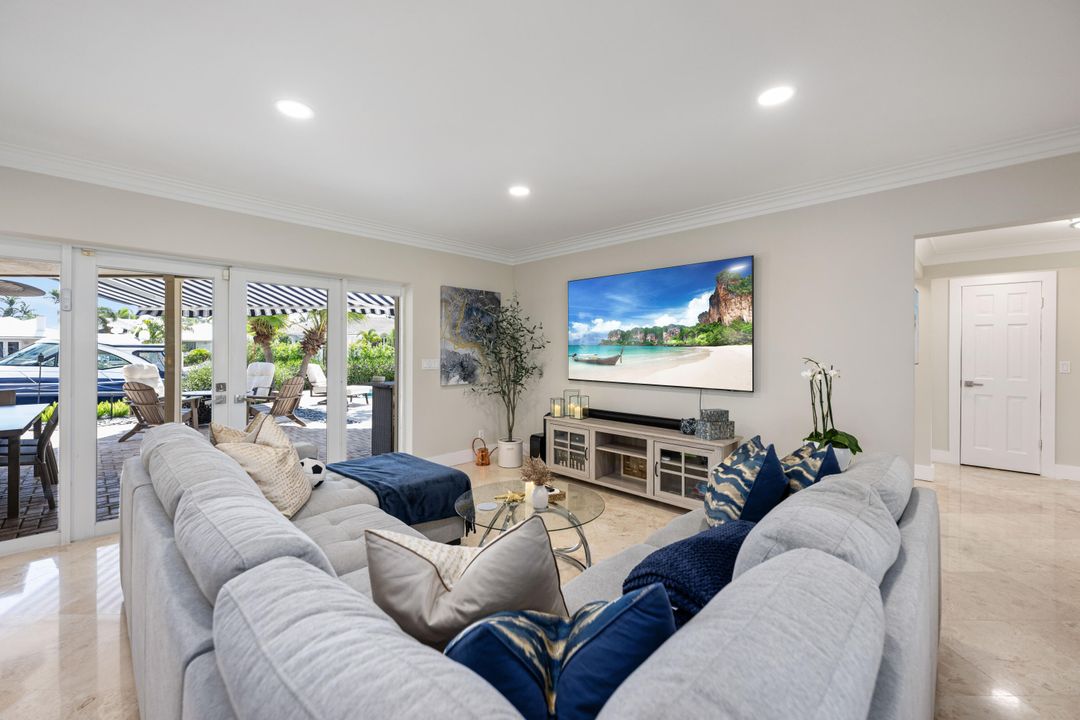 For Sale: $1,995,000 (3 beds, 2 baths, 1727 Square Feet)