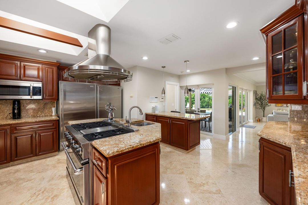 For Sale: $1,995,000 (3 beds, 2 baths, 1727 Square Feet)