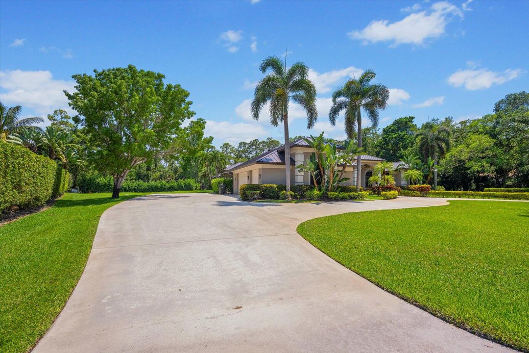 For Sale: $2,995,000 (5 beds, 4 baths, 5274 Square Feet)