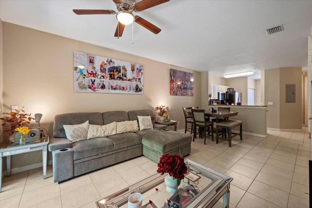 Active With Contract: $259,000 (2 beds, 2 baths, 1227 Square Feet)