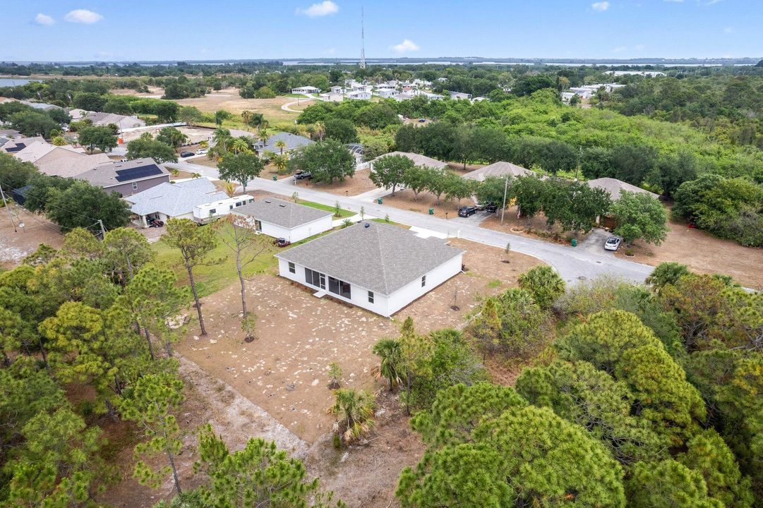 For Sale: $525,000 (3 beds, 3 baths, 2487 Square Feet)