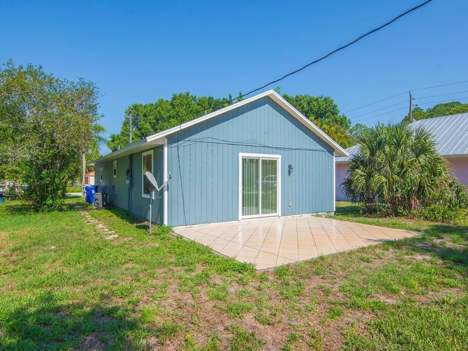 For Sale: $274,400 (3 beds, 2 baths, 1104 Square Feet)