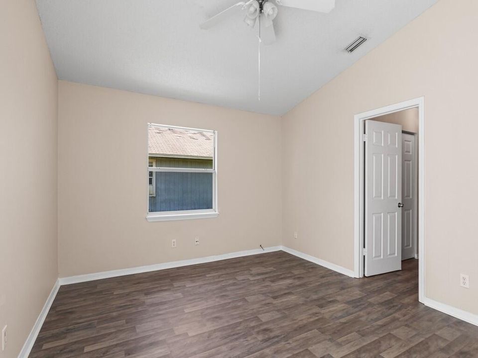 For Sale: $274,400 (3 beds, 2 baths, 1104 Square Feet)