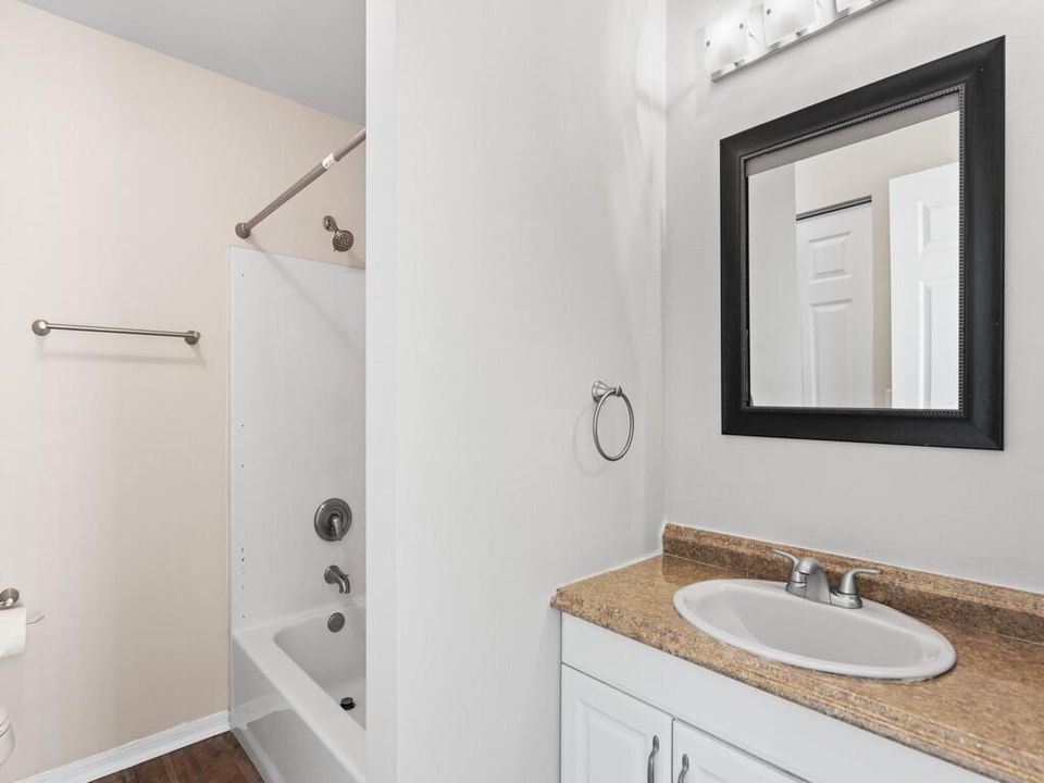 For Sale: $274,400 (3 beds, 2 baths, 1104 Square Feet)