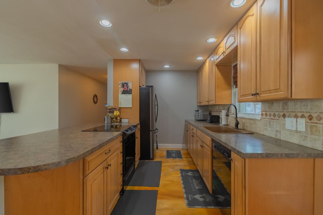 For Sale: $485,000 (3 beds, 2 baths, 1939 Square Feet)