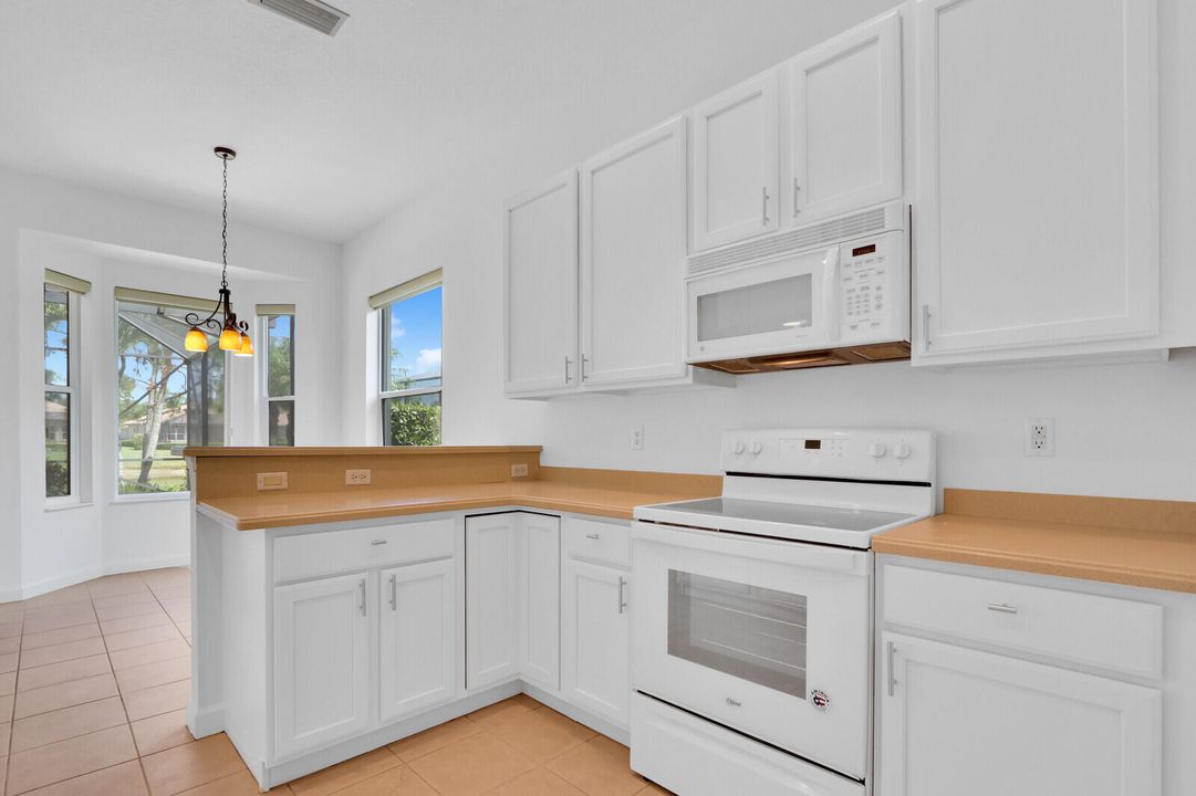 Active With Contract: $2,790 (2 beds, 2 baths, 1747 Square Feet)