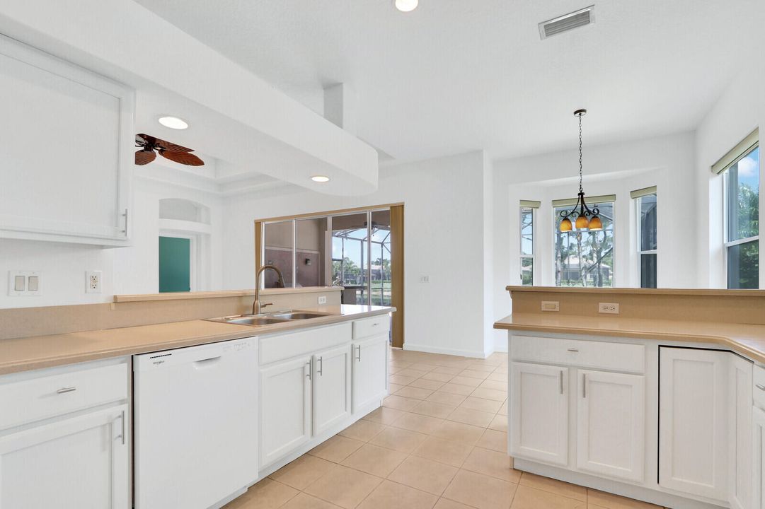 Active With Contract: $2,790 (2 beds, 2 baths, 1747 Square Feet)