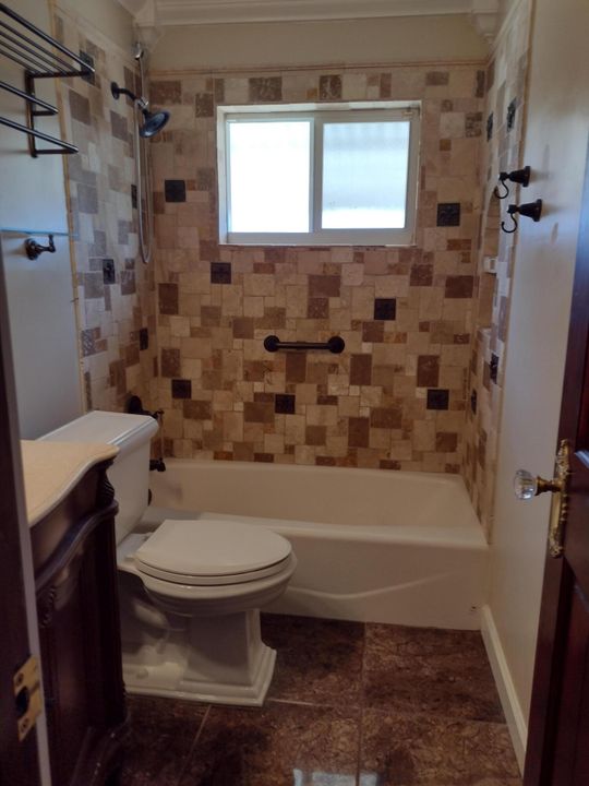 Active With Contract: $2,650 (2 beds, 1 baths, 959 Square Feet)