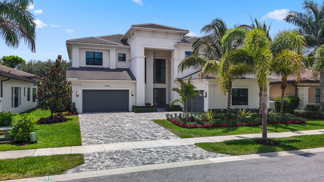 For Sale: $4,499,000 (6 beds, 6 baths, 5832 Square Feet)