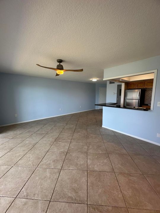 For Rent: $2,200 (1 beds, 1 baths, 697 Square Feet)