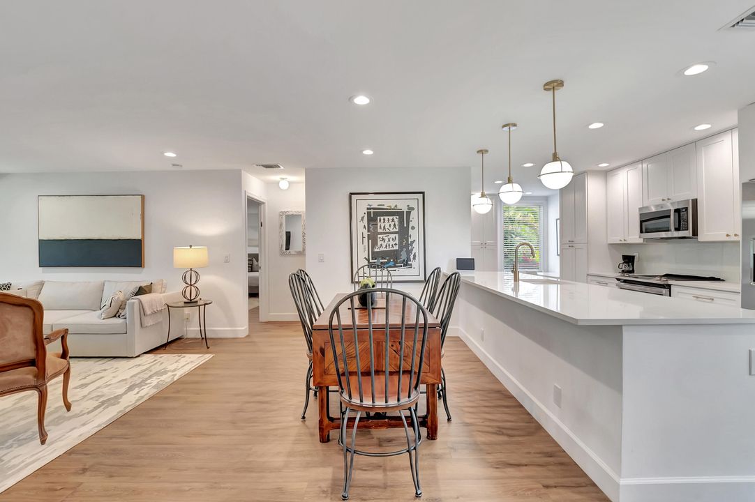 Active With Contract: $459,900 (2 beds, 2 baths, 1400 Square Feet)