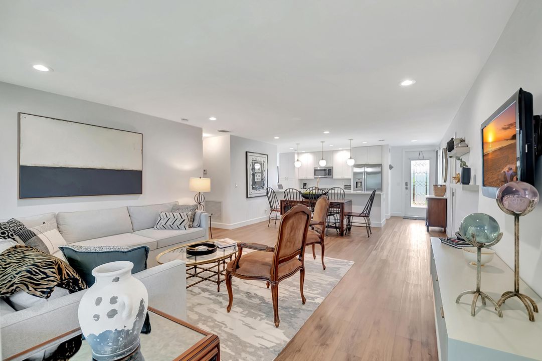 Active With Contract: $459,900 (2 beds, 2 baths, 1400 Square Feet)