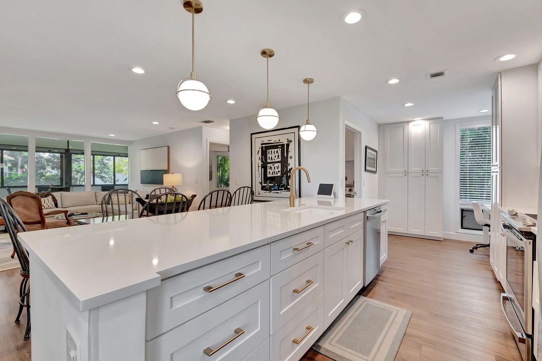 Active With Contract: $459,900 (2 beds, 2 baths, 1400 Square Feet)