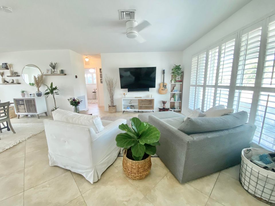 Active With Contract: $719,000 (3 beds, 2 baths, 1586 Square Feet)