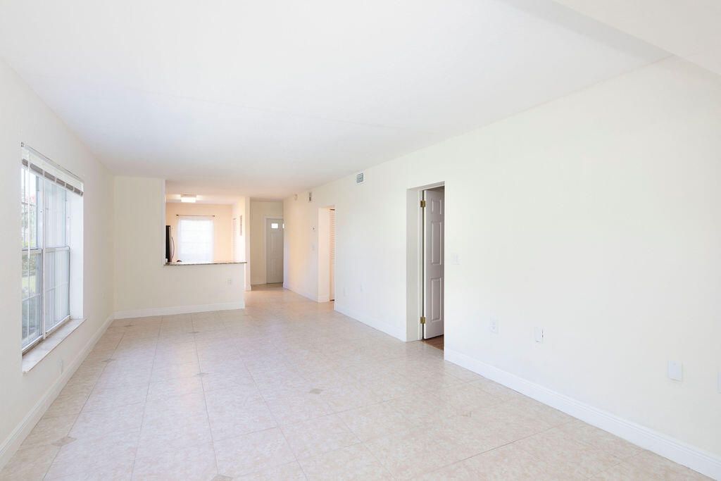 For Sale: $209,000 (2 beds, 2 baths, 1095 Square Feet)