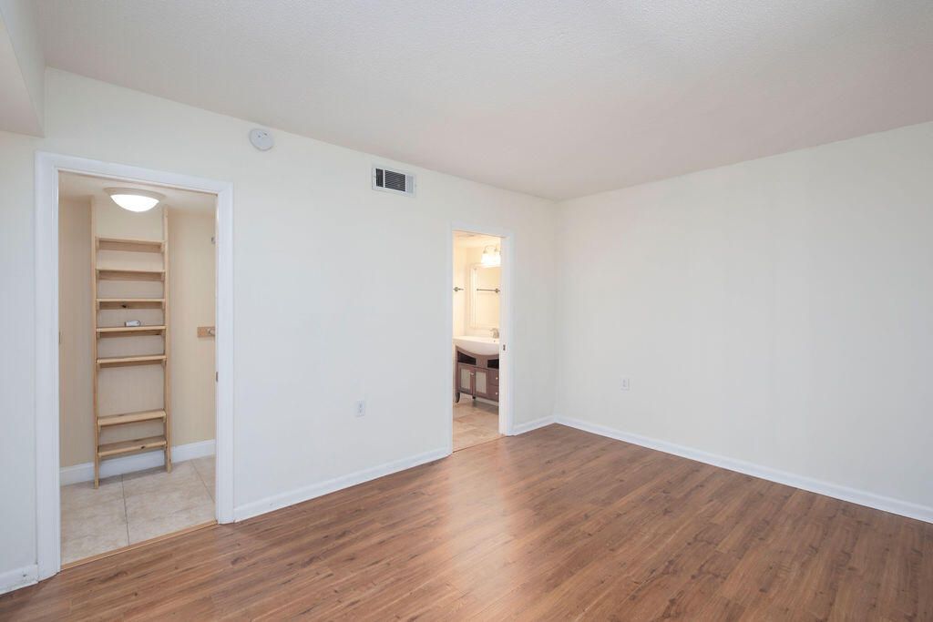 For Sale: $209,000 (2 beds, 2 baths, 1095 Square Feet)