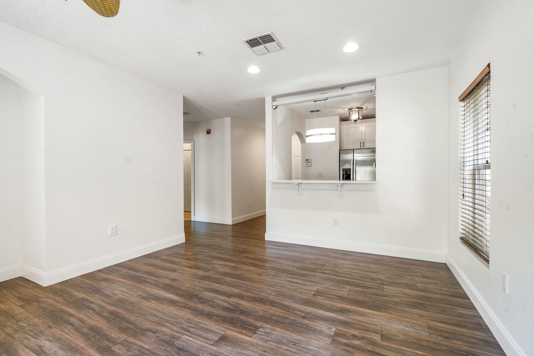 For Sale: $219,000 (1 beds, 1 baths, 814 Square Feet)