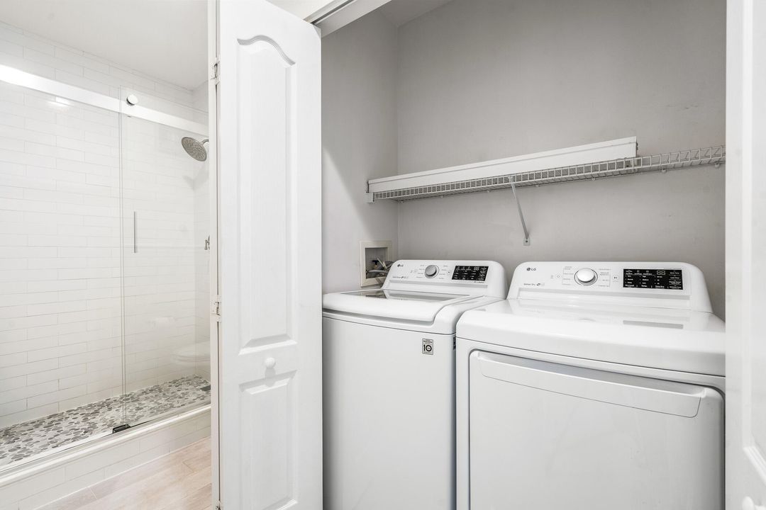 For Sale: $219,000 (1 beds, 1 baths, 814 Square Feet)