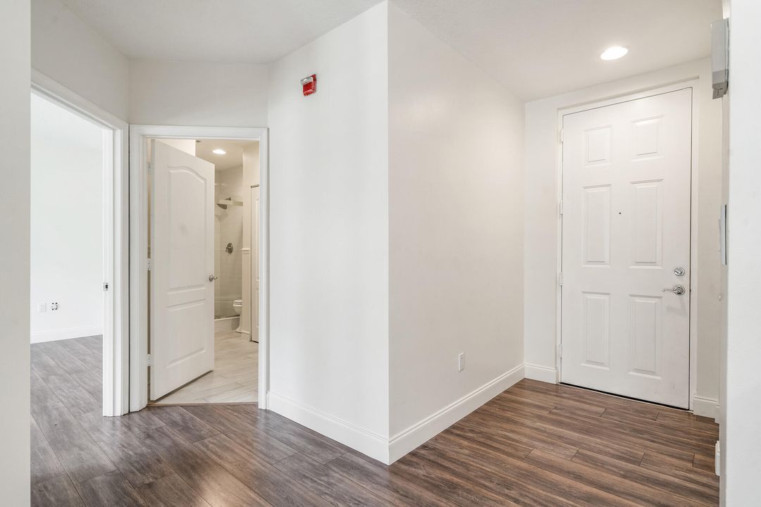 For Sale: $219,000 (1 beds, 1 baths, 814 Square Feet)