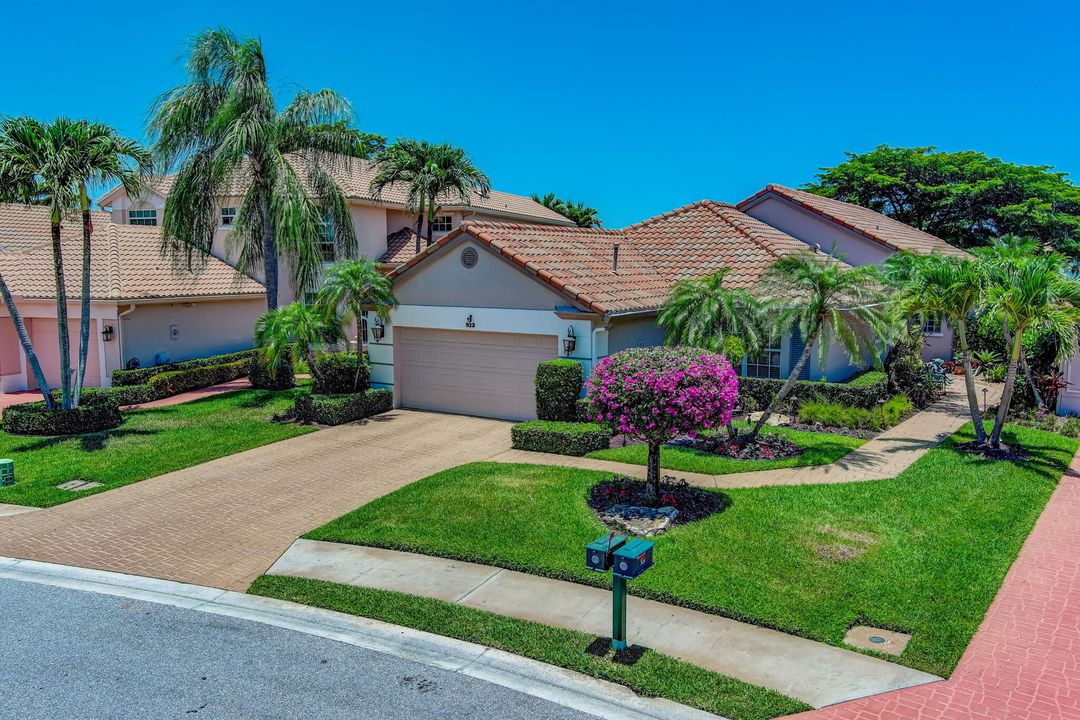 Active With Contract: $1,400,000 (4 beds, 3 baths, 2618 Square Feet)