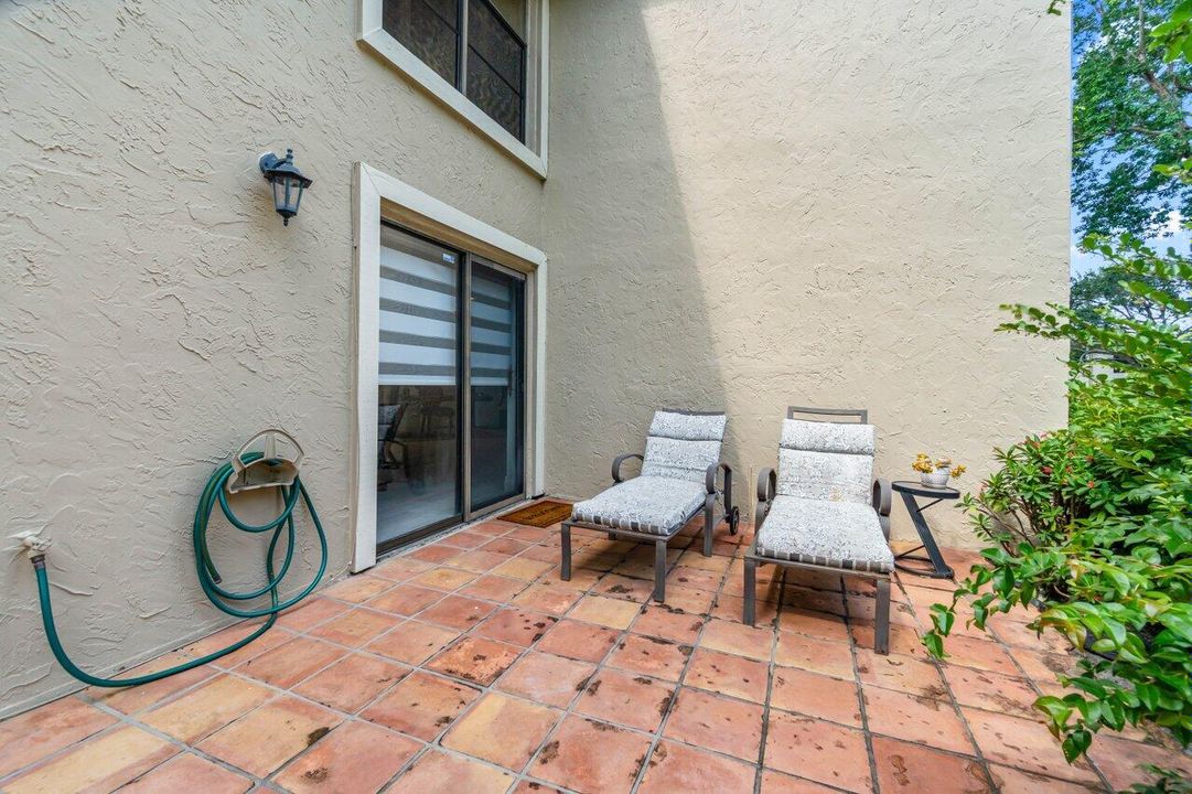 For Sale: $229,900 (3 beds, 2 baths, 2048 Square Feet)