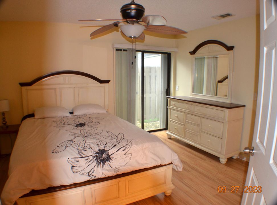 For Sale: $169,000 (2 beds, 2 baths, 906 Square Feet)