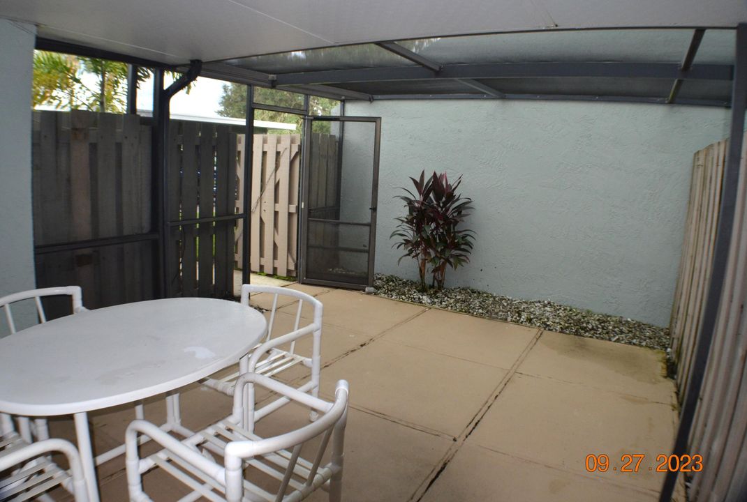 For Sale: $169,000 (2 beds, 2 baths, 906 Square Feet)