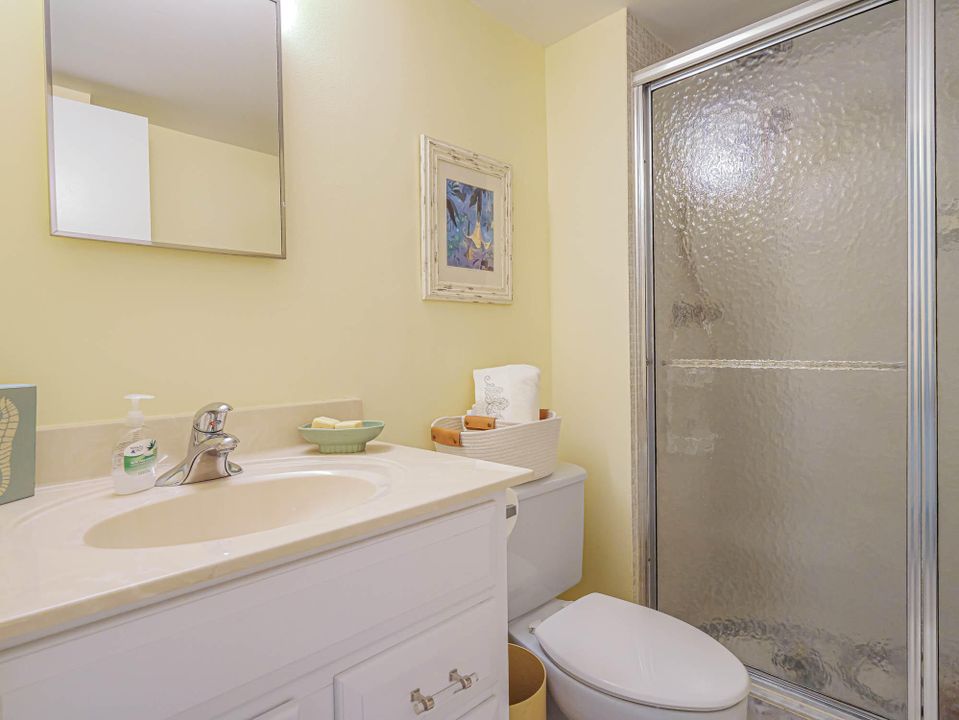 For Sale: $379,500 (2 beds, 2 baths, 1040 Square Feet)