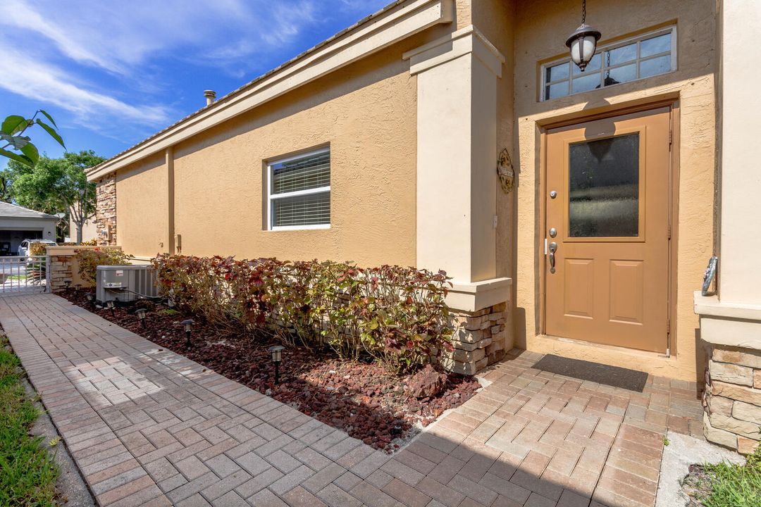 Active With Contract: $449,900 (3 beds, 2 baths, 1297 Square Feet)