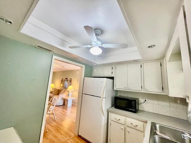 Active With Contract: $105,000 (1 beds, 1 baths, 611 Square Feet)