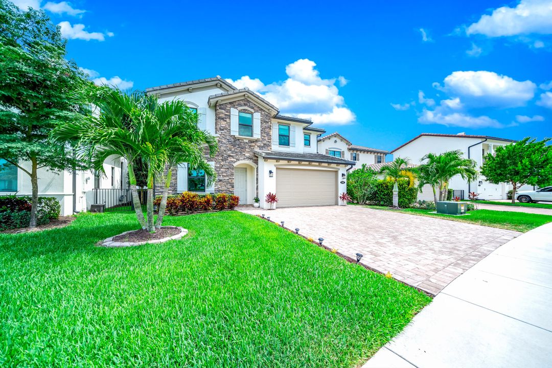 For Sale: $1,050,000 (4 beds, 3 baths, 2676 Square Feet)