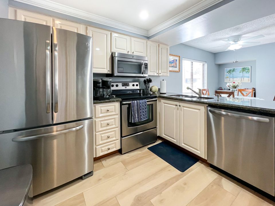 Active With Contract: $6,500 (2 beds, 2 baths, 1183 Square Feet)