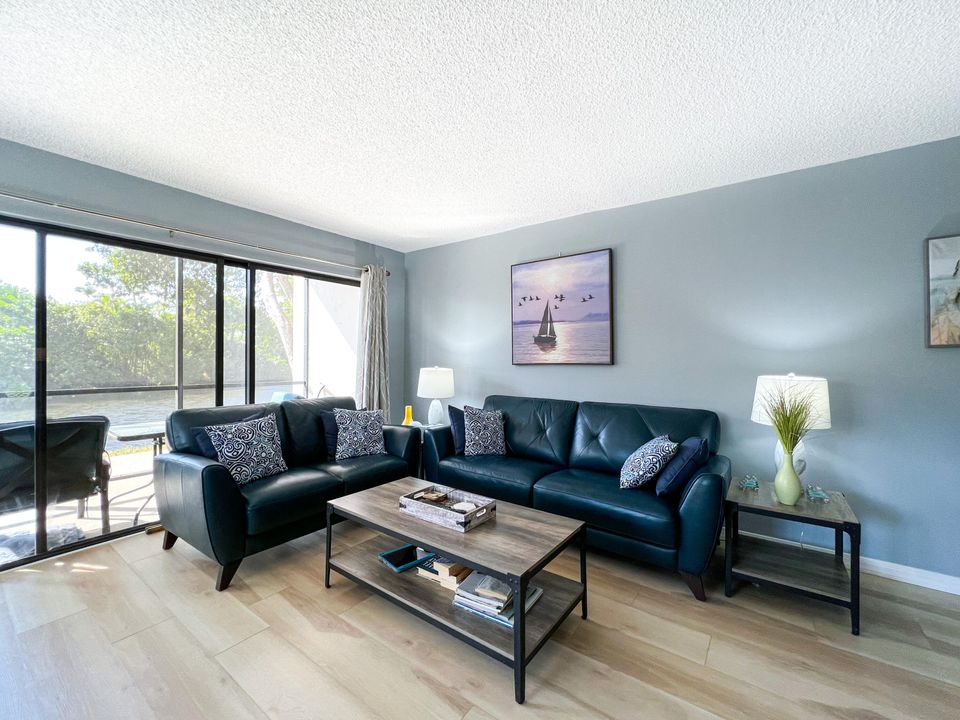 Active With Contract: $6,500 (2 beds, 2 baths, 1183 Square Feet)