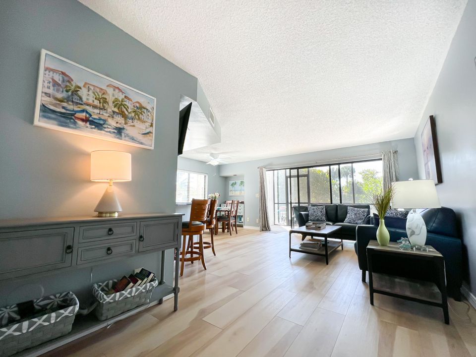 Active With Contract: $6,500 (2 beds, 2 baths, 1183 Square Feet)