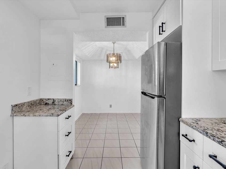 For Sale: $199,000 (2 beds, 2 baths, 1010 Square Feet)