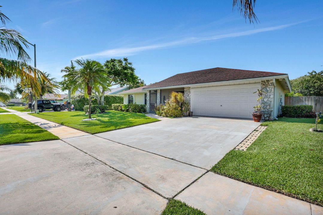 Active With Contract: $500,000 (3 beds, 2 baths, 1460 Square Feet)