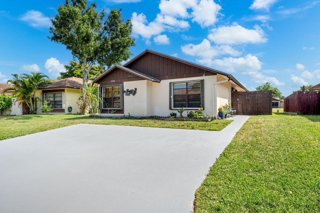 Active With Contract: $395,000 (3 beds, 2 baths, 1292 Square Feet)