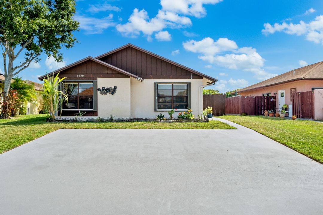 Active With Contract: $395,000 (3 beds, 2 baths, 1292 Square Feet)