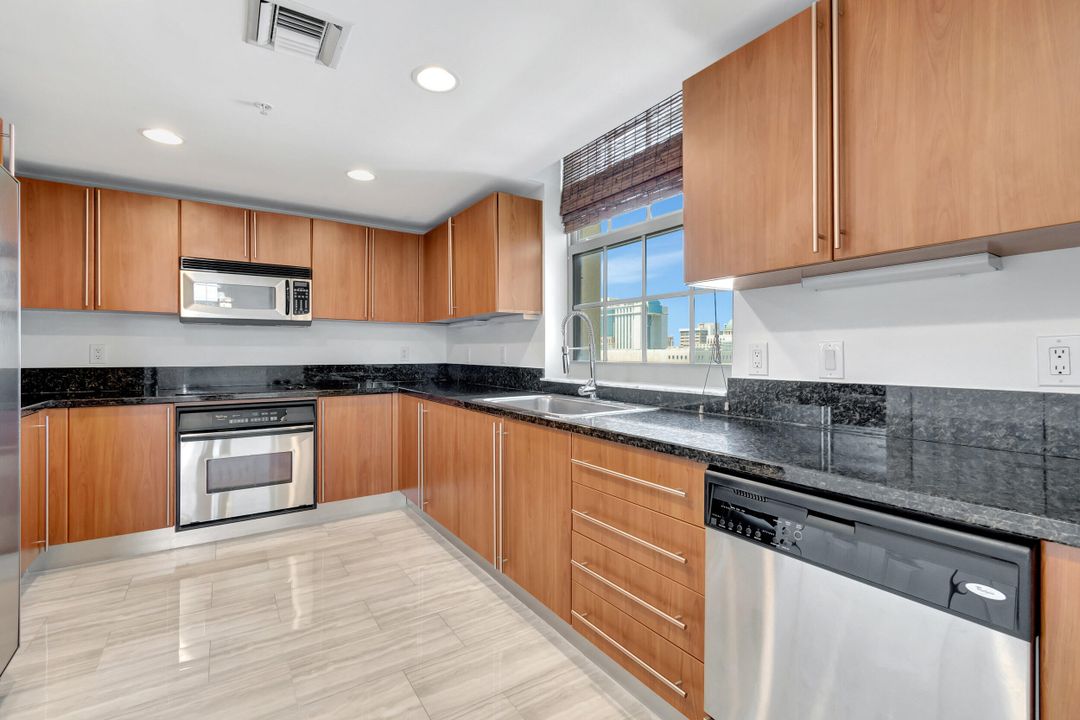 For Sale: $614,000 (2 beds, 2 baths, 1449 Square Feet)