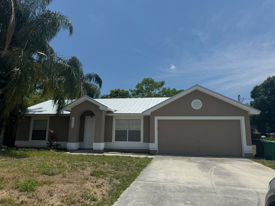 Active With Contract: $2,500 (3 beds, 2 baths, 1137 Square Feet)