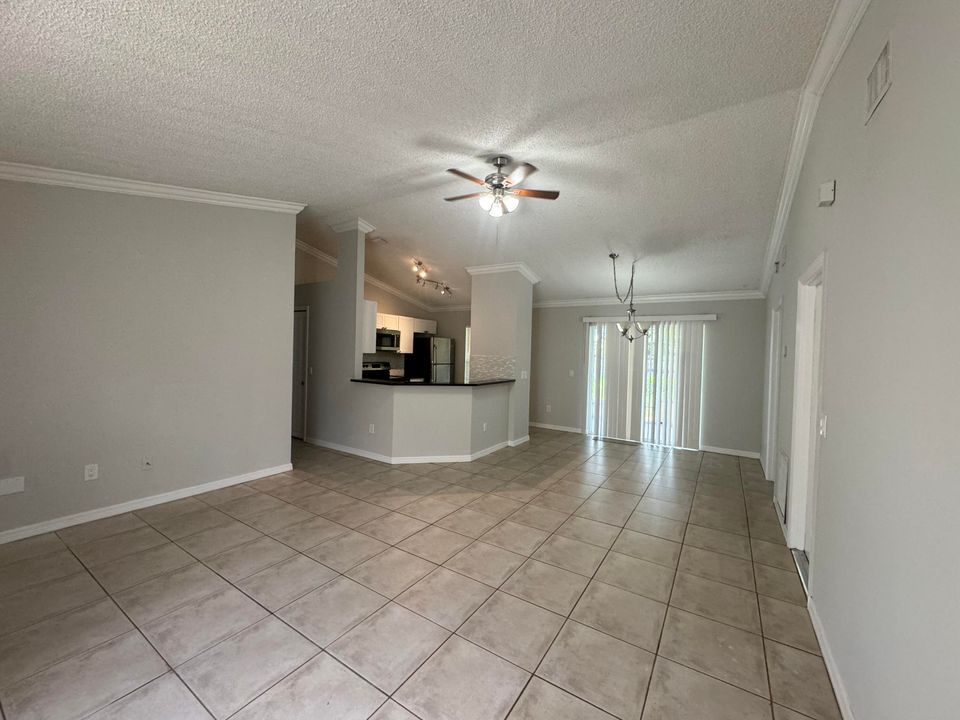 Active With Contract: $2,500 (3 beds, 2 baths, 1137 Square Feet)