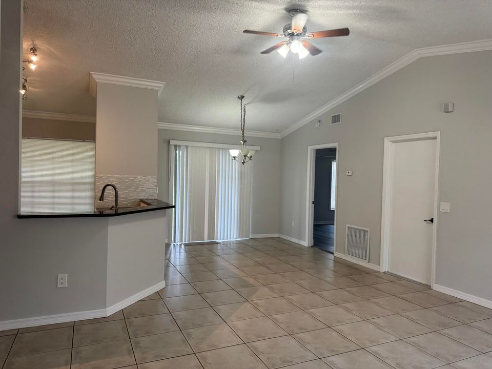 Active With Contract: $2,500 (3 beds, 2 baths, 1137 Square Feet)